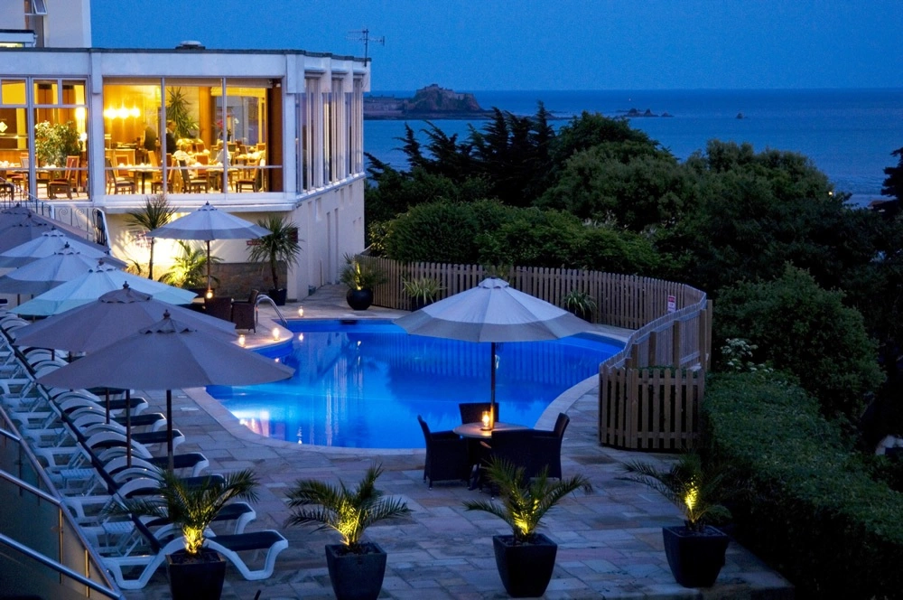 Hotel Cristina - Outdoor Swimming Pool