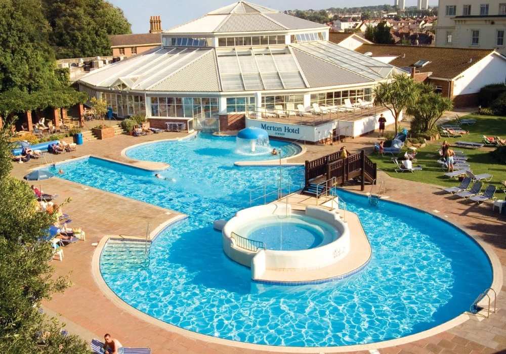 Merton Hotel - Exterior Swimming Pool